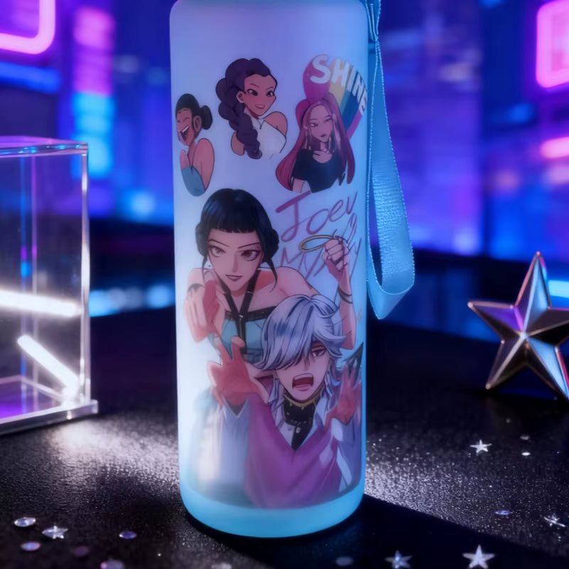 K Pop Demon Hunters Kawaii Cartoon Figure Water Bottle – Girls’ Summer Sports Large Capacity Plastic Bottle | Portable for Hikin